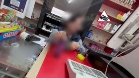 VIDEO Energizante vândute minorilor chiar lângă școli! Imagini filmate cu camera ascunsă